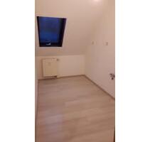 Dachgeschosswohnung - 270,00 EUR Kaltmiete, ca.  53,50 m² in Weida (PLZ: 07570)