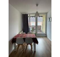 Helle 4-Zimmer-Wohnung mit großem Balkon, Einbauküche in Top-Lage - Berlin Lichtenberg