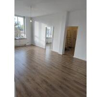 Erstbezug nach Renovierung - große 3 Raum Wohnung - Crimmitschau