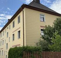 Frei ab 01.09.: Top-gepflegte 4-Zimmer-Wohnung in zentraler Lage (1. OG) - mit neuer Elektrik, EBK und PKW-Stellplatz - unweit Klinikum - Hof Christiansreuth