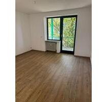 Zentrumsnahe 2 - Zimmerwohnung mit großem Balkon, Kellerabteil - Augsburg Oberhausen