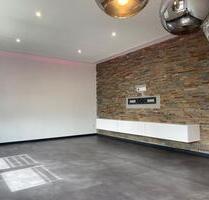 HELLE MODERNE 2-ZIMMER-WOHNUNG MIT TERASSE UND GARTEN IN NEUSTADT - Neustadt bei Coburg