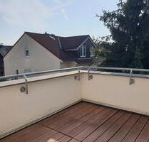 Sehr schöne Dachgeschosswohnung mit Dachterrasse und Kamin - Langenfeld (Rheinland)
