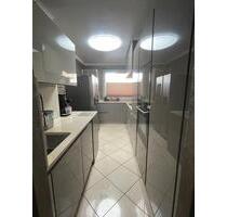 3-Zimmer-Wohnung mit hochwertiger Einbauküche und großem Balkon - Liederbach am Taunus