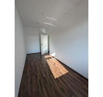 ***NEU!!!*Schicke 4-R.-Whg. mit Balkon u. tollem Bad m.Badewanne!!*** - Leipzig Südost