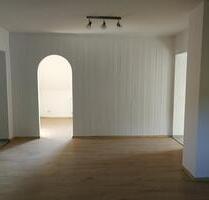 Schöne 2,5 Zimmer Wohnung in grüner Lage mit Einbauküche + Garage - Bergisch Gladbach Alt-Frankenforst