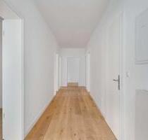 Großzügige Wohnung mit 5 Zimmern und Balkon in Leipzig-Engelsdorf