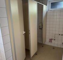Große Bürofläche mit 5 Stellplätzen direkt im Gewerbegebiet- Well - Kiel Meimersdorf