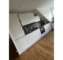 Helle und moderne Dachgeschosswohnung mit Balkon und 2 TG-Plätzen - Hohenkammer