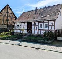 Fachwerkhaus mit großem Grundstück und Scheune in Gedern