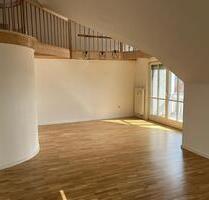 Gemütliche Dachgeschosswohnung mit Galerie und Balkon in Aichach
