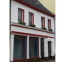 Im Zentrum Döbelns ein schickes Reihenhaus mit Garage.