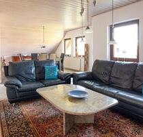 Helle 3 Zimmer Dachgeschosswohnung mit Balkon in Karlsdorf-N. - Karlsdorf-Neuthard