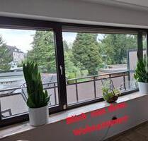 Möbl. Wohnung, kfr. frei, ruhig; 2,5 R., 62qm, Südbalkon, TGL-Bad - Essen Stadtbezirk IV