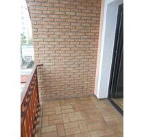 Schöne 3 Zimmer Dachgeschoss Wohnung mit EBK Balkon, schönem Bad mit Badewanne und Stellplatz inkl.! - Groß-Gerau