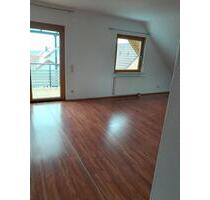 Helle 4 Zimmer Dachgeschosswohnung mit Balkon - Osterburken