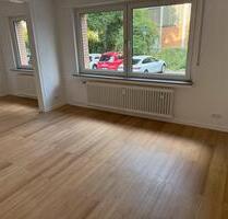 Schöne neu sanierte helle 2,5 Zimmerwohnung mit neuem Bad - Mülheim an der Ruhr Broich