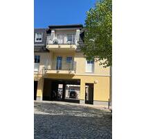 Erstbezug nach Sanierung: 2-Zi.-Whg. mit Balkon im Zentrum, aber dennoch ruhig - Werdau