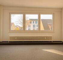 Zentral gelegene Bürofläche im 1. OG in Bremen-Hastedt über derzeit leerstehender Werkstatt
