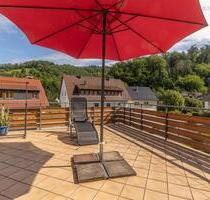 Helle Obergeschosswohnung mit Wintergarten und großer Terrasse- - Weinheim