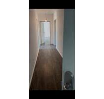 Helle 4-Zimmer-Wohnung im Staffelgeschoss mit Balkon & Parkplatz - Hamburg Wandsbek