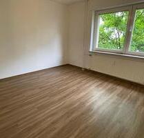 Zentral wohnen: 2-Zimmerwohnung im Erdgeschoss mit Einbauküche - Frankfurt am Main Oberrad