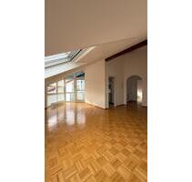 Ab sofort • 2,5 Zimmer Wohnung mit EBK und Balkon - Aidlingen