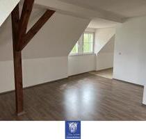 Individuelle und geräumige Dachwohnung! Tageslichtbad mit Wanne und Dusche! - Riesa Canitz