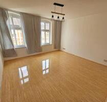 Schöne 2- Zimmerwohnung mit Fußbodenheizung+Einbauküche+Balkon+Bad mit Badewanne & Dusche+Laminat! - Dessau-Roßlau