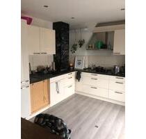 Helle 2,5 Zimmer Dachgeschosswohnung mit Balkon - Nachmieter gesu - Bremen Neustadt