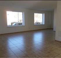 *1 Monat Mietfrei* helle, große 2-Zi. Erdgeschoss-Wohnung - Ellefeld