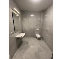 Moderne 2-Zimmer-Wohnung in kernsaniertem Mehrfamilienhaus – mit kleinem Balkon - Breitenbrunn