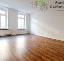 1x MIETE GESCHENKT! - 2-Raum-Wohnung mit neuem Fußbodenbelag, Balkon, Tageslichtbad & PKW-Stellplatz - Chemnitz Bernsdorf