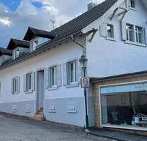 Freundliche 5-Zimmer-Wohnung mit Balkon am Brahmsplatz - Baden-Baden Lichtental