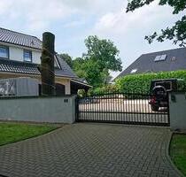 Bungalow incl. 2. Gebäude mit 3 Garagen und einer Mietwohnung ! - Gnarrenburg