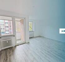 Vollständig renovierte 4-Zimmer-Wohnung mit Badewanne und sonnigem Balkon - Emden