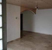 Schöne helle 5 Zimmerwohnung in Steinmauern zu vermieten. - Karlsruhe Durlach