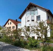 Helle, gepflegte 2-Zimmer-Dachgeschosswohnung mit Balkon - Schechingen