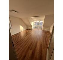 Stilvoll wohnen auf zwei Ebenen – große und frisch renovierte Maisonette-Wohnung - Fürth Bislohe