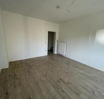 Schön geschnittene 3-Zimmer-Wohnung mit Balkon: renoviert in Bremerhaven-Lehe!