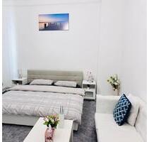 Altbau-WG-Zimmer mit Balkon in Berlin