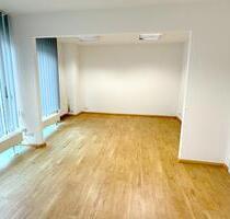 5 helle Büro- bzw. Praxisräume, bezugsfertig, 1. OG mit Fahrstuhl in TOP-Lage von Gera