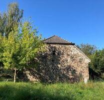Feldsteinhaus mit großem Grundstück und Scheune - Steinhöfel