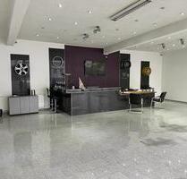 Vielseitig nutzbare Ausstellungshalle mit Außenstellflächen – direkt an der B55 in Engelskirchen