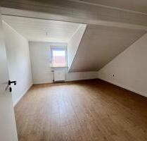 Dachgeschoss-2-Zimmer-Wohnung mit Stellplatz - Neulußheim