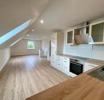 Helle Dachgeschosswohnung in ruhiger Lage zu vermieten - Risum-Lindholm