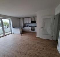 TARP: Moderne 3-Zimmer-Wohnung mit großzügiger Balkonterrasse in gepflegtem Neubau