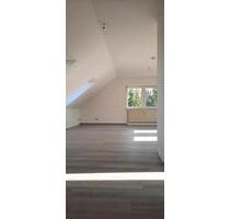 Helle, großzügig geschnittene DG-Wohnung, 82 qm, ideal für F - Böhlen