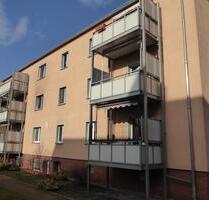 renovierte 2 Zimmerwohnung mit Balkon wartet auf dich, Einbauküche möglich - Wittenberg Lutherstadt