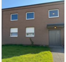 Kapitalanlage: Vermietete Zweifamilien-Doppelhaushälfte in GV - Grevenbroich